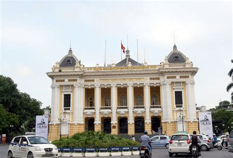  The Rhapsody Rendezvous: Unveiling the Enigmatic Charm of Rocco Granata at Hanoi Opera House!